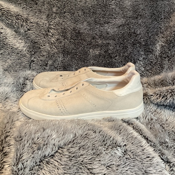 Women’s Skechers Sport Shoes - Picture 3 of 4